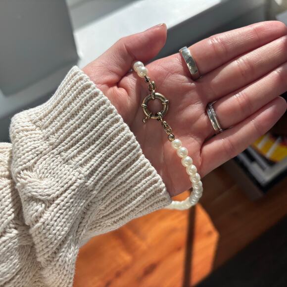 Retro Pearl Beaded Bracelet with Clasp Center Design - Picture 1 of 8